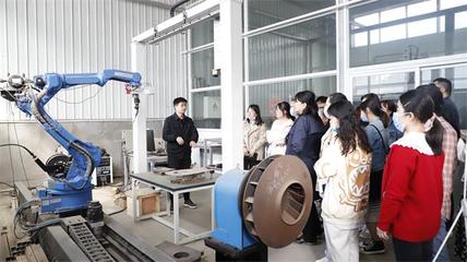 產(chǎn)教融合新實(shí)踐 洛陽(yáng)科技職業(yè)學(xué)院師生赴清洛基地參訪(fǎng)研學(xué)與技術(shù)交流